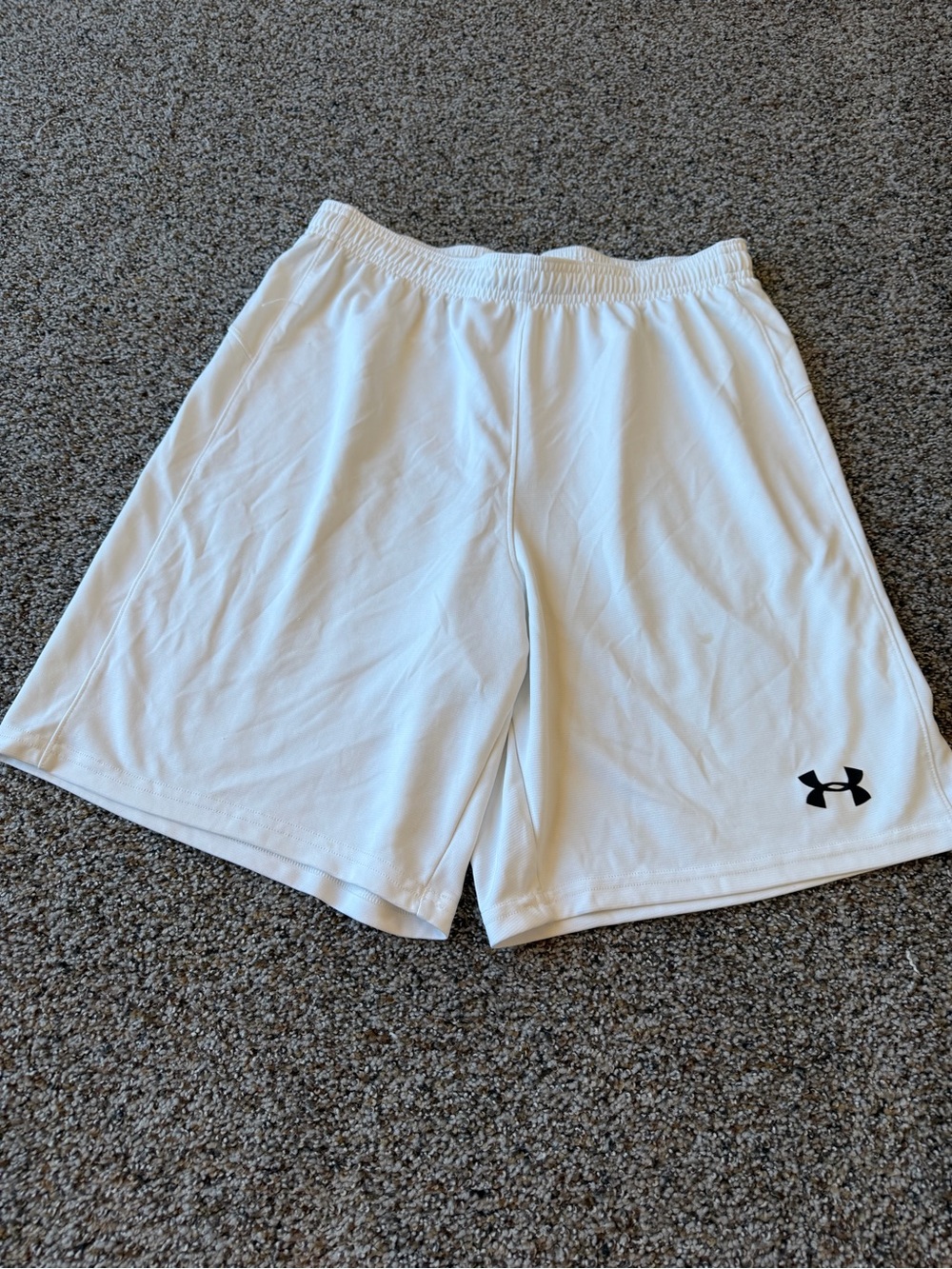 Under Armour HeatGear Men’s Medium White Loose Basketball Athletic Shorts